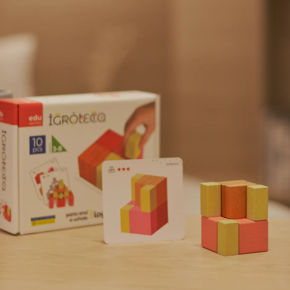 Wooden cubes Parts and a whole
