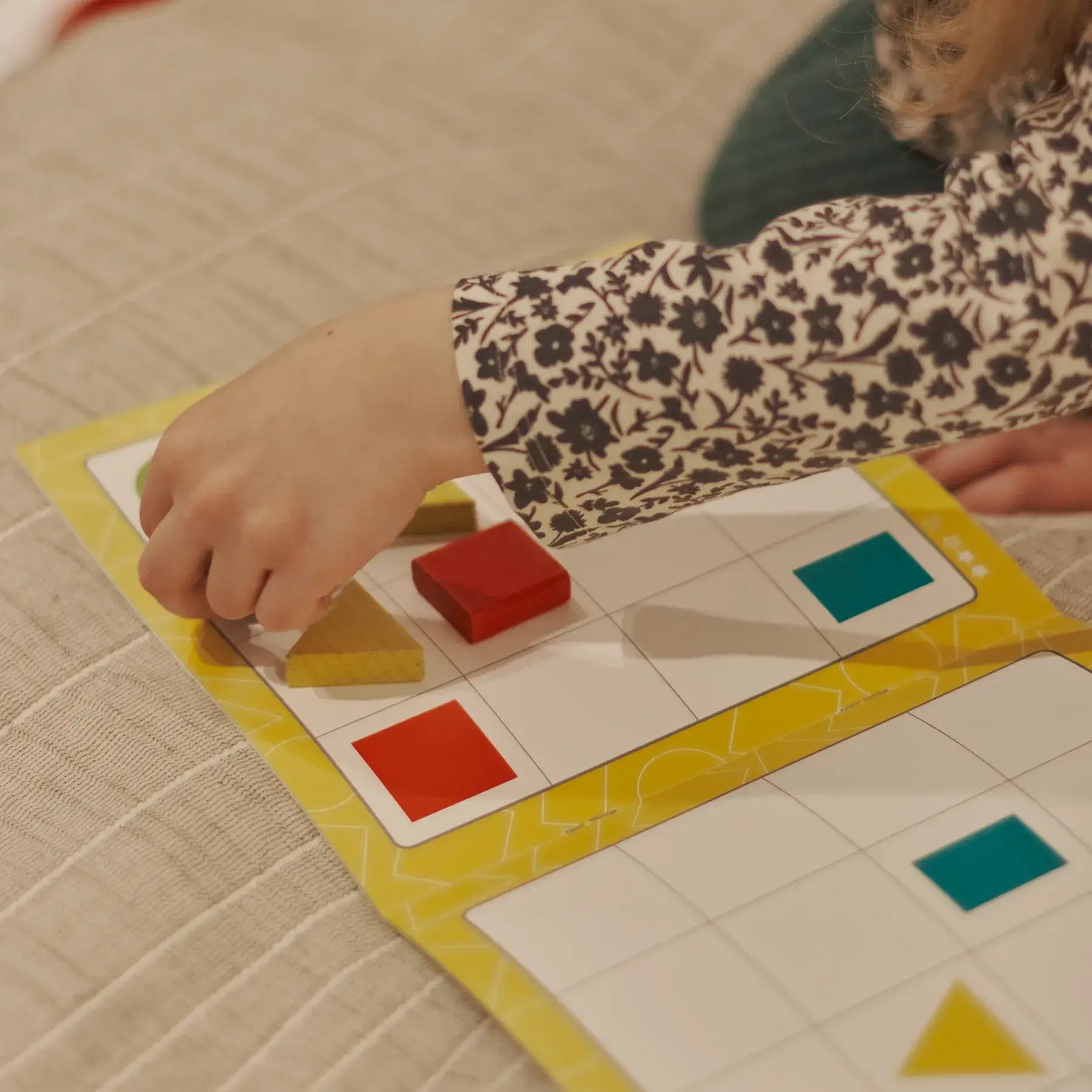Logic game for children Sudoku Geometric shapes